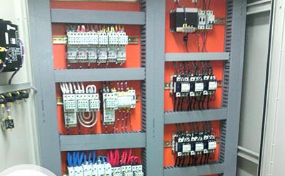 Montaje eléctrico: tablero de control