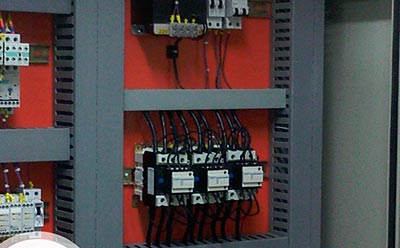 Montaje eléctrico: tablero de control